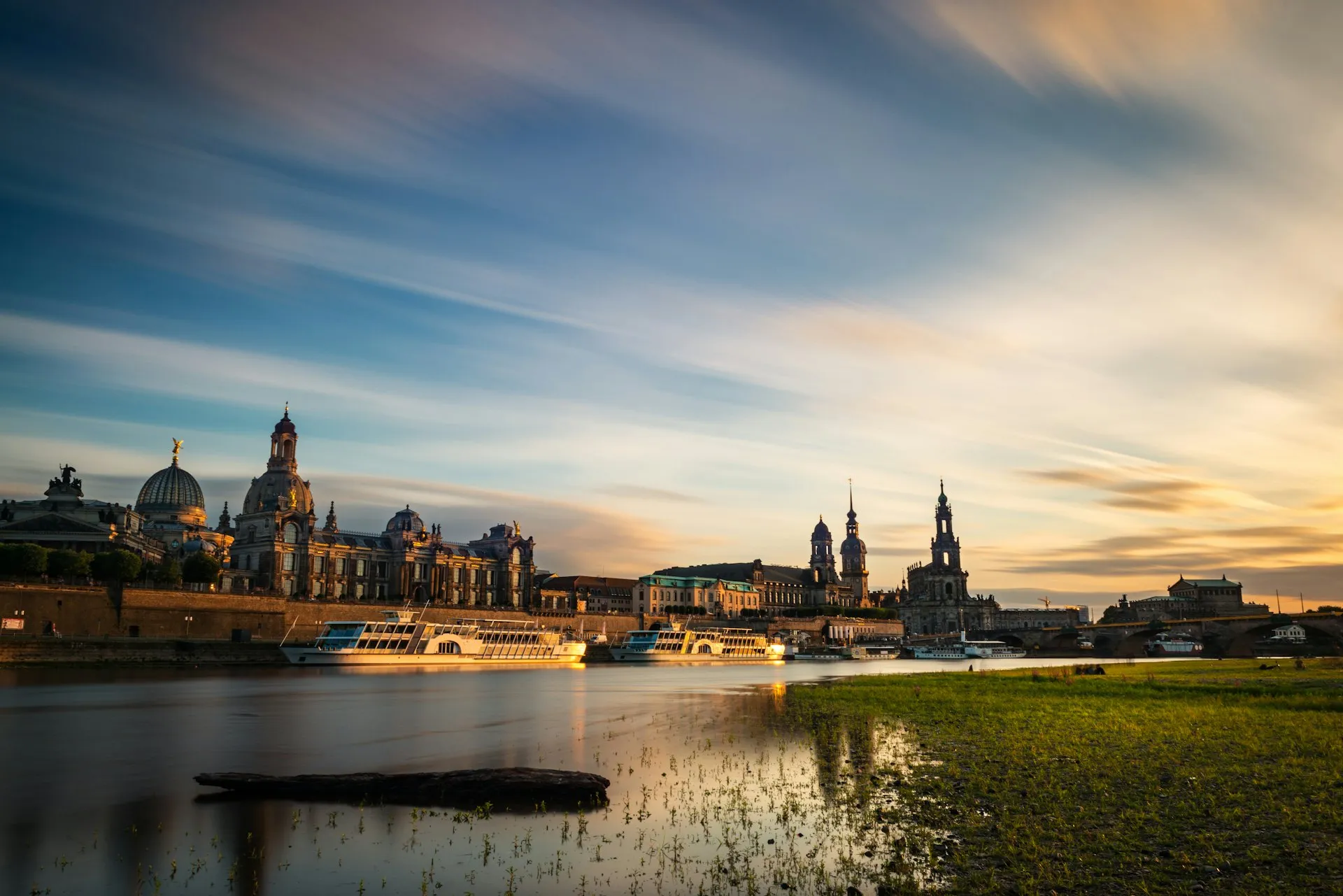Dresdner Altstadt an der Elbe